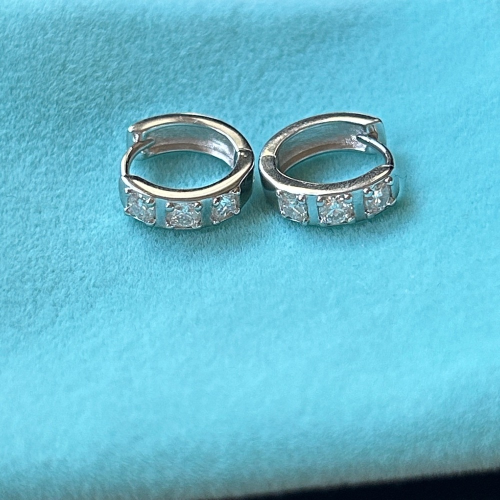 Luxury Moissanite Diamond‎ 925 sterling silver huggie earrings retail $599